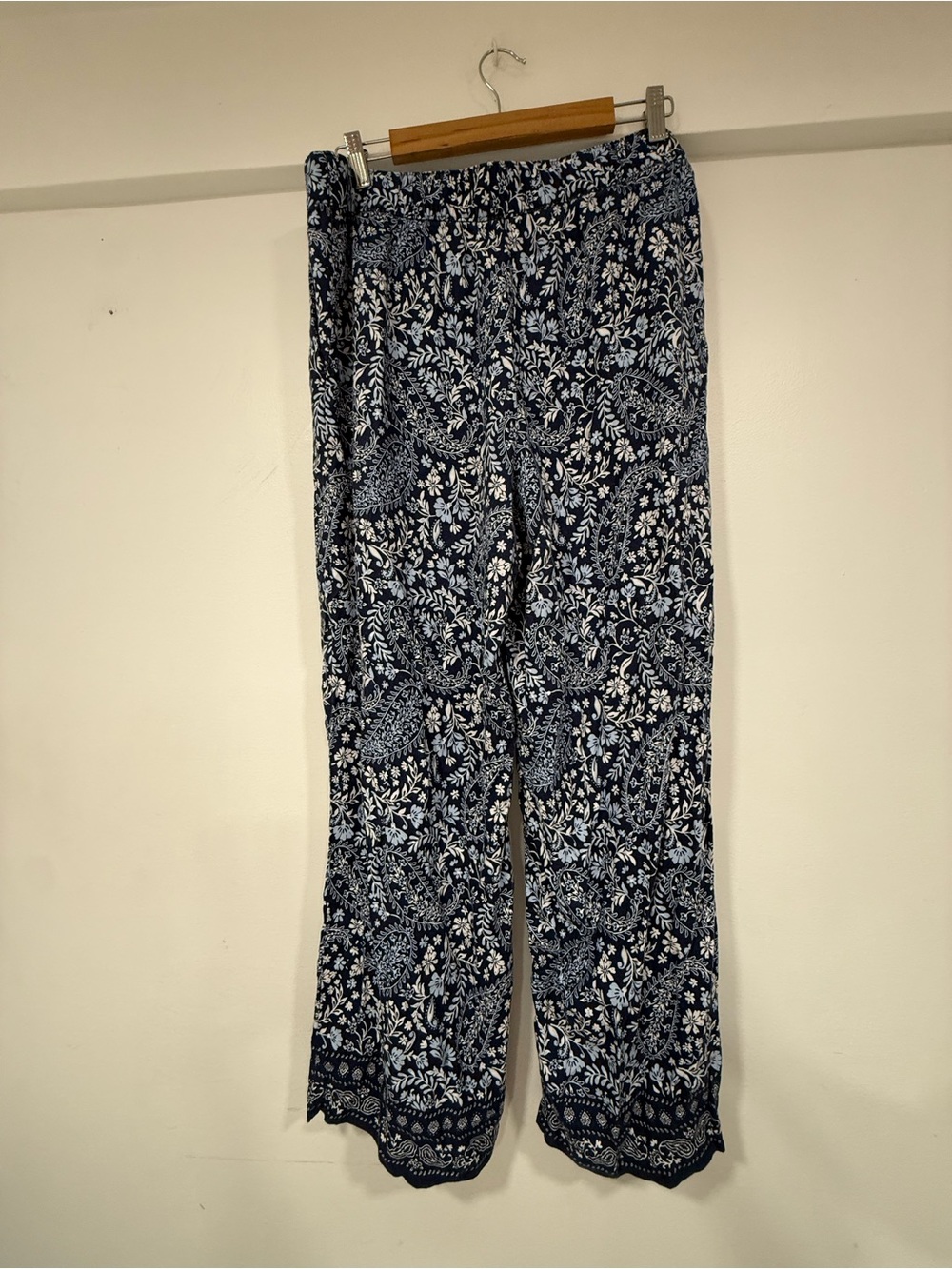 LOFT Navy and White Wide Leg Paisley Print Pants - Picture 2 of 9
